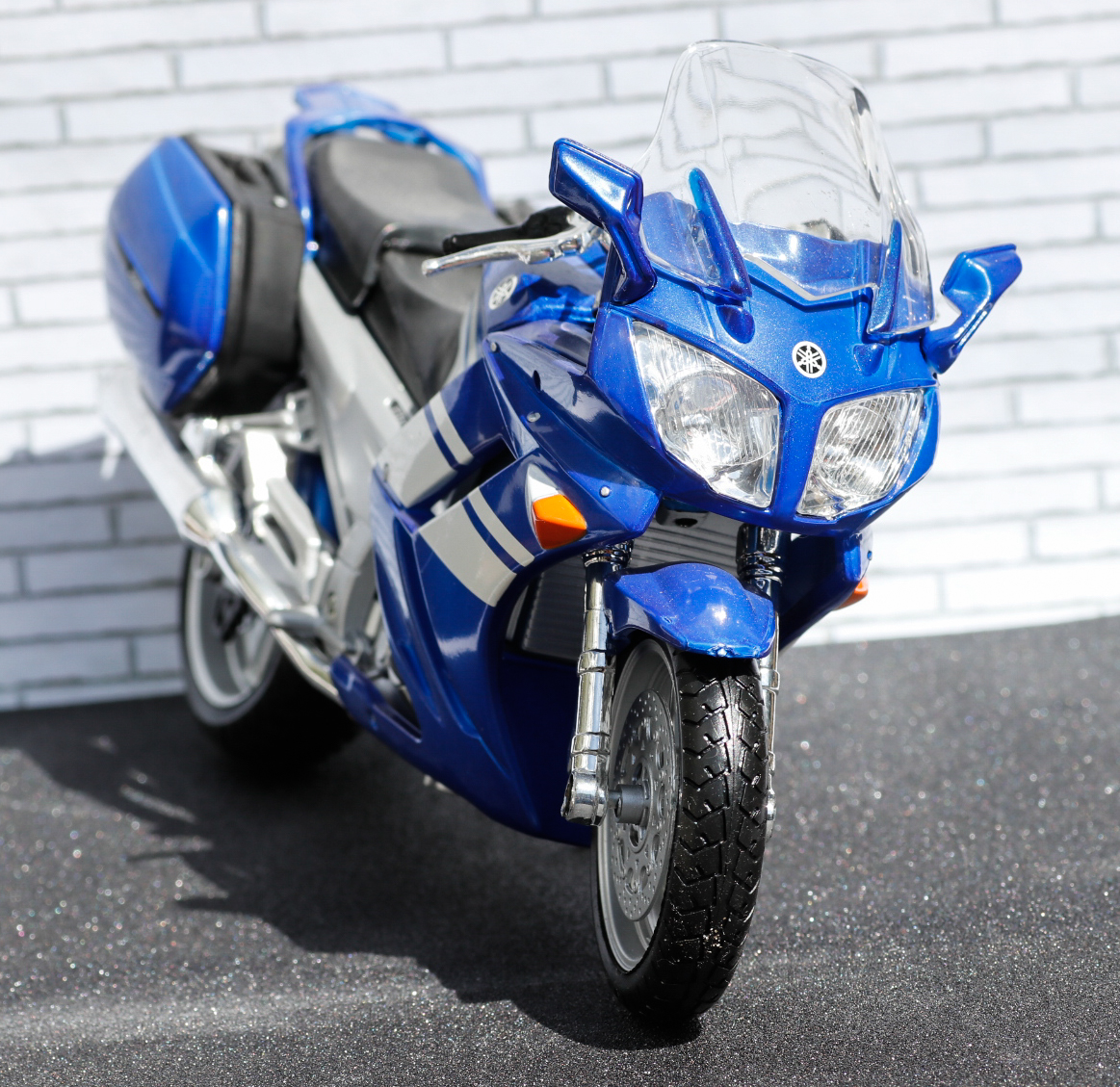 Maisto 1-12 Yamaha FJR1300